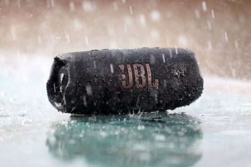 JBL - CHARGE5 Portable Waterproof Speaker with Powerbank - Image 8